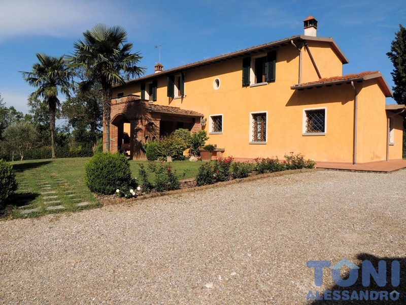 Villa in Vendita a Fucecchio, 699'000€, 300 m², con Box