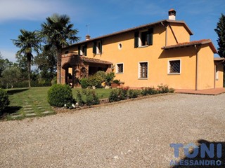 Villa in Vendita a Fucecchio, 699'000€, 300 m², con Box