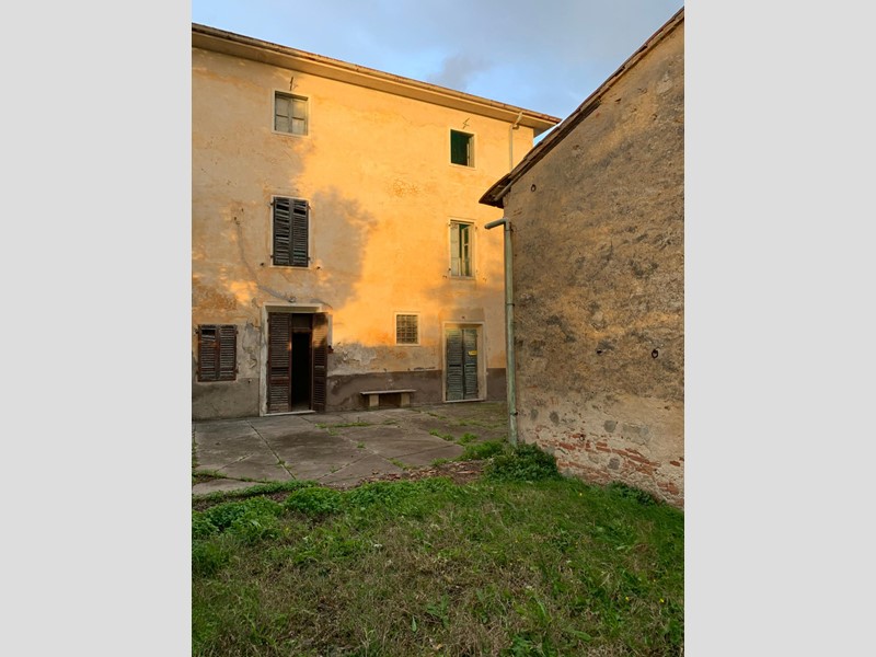 Appartamento in Vendita a San Giuliano Terme, zona Campo, 185'000€, 600 m²