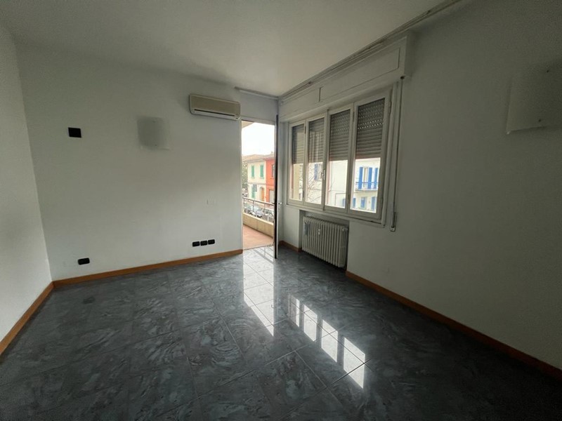 Ufficio in Affitto a Empoli, 1'600€, 140 m²