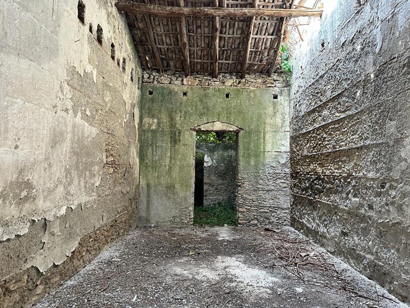 Casa Indipendente in Vendita a Barcellona Pozzo di Gotto, 50'000€, 200 m²