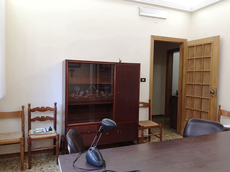 Ufficio in Affitto a Siracusa, 350€, 20 m², arredato
