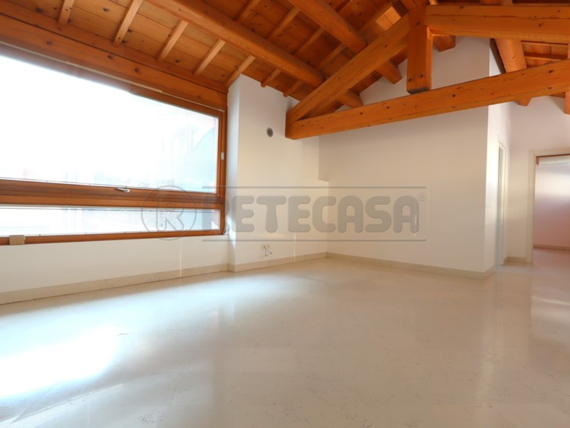 Ufficio in Affitto a Camisano Vicentino, 800€, 155 m²