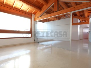 Ufficio in Affitto a Camisano Vicentino, 800€, 155 m²