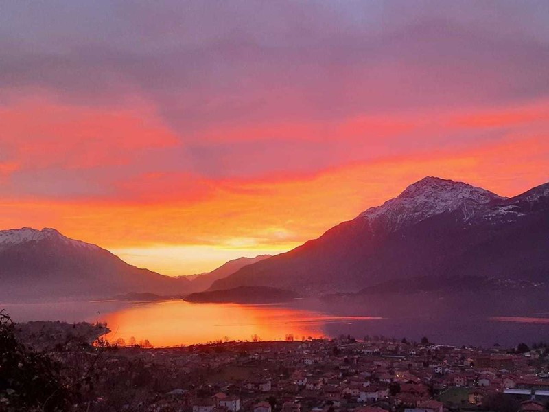 Casa Semi Indipendente in Vendita a Dongo, 145'000€, 230 m²