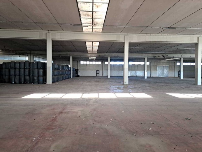 Capannone in Vendita a Decimoputzu, 3'200'000€, 8400 m²