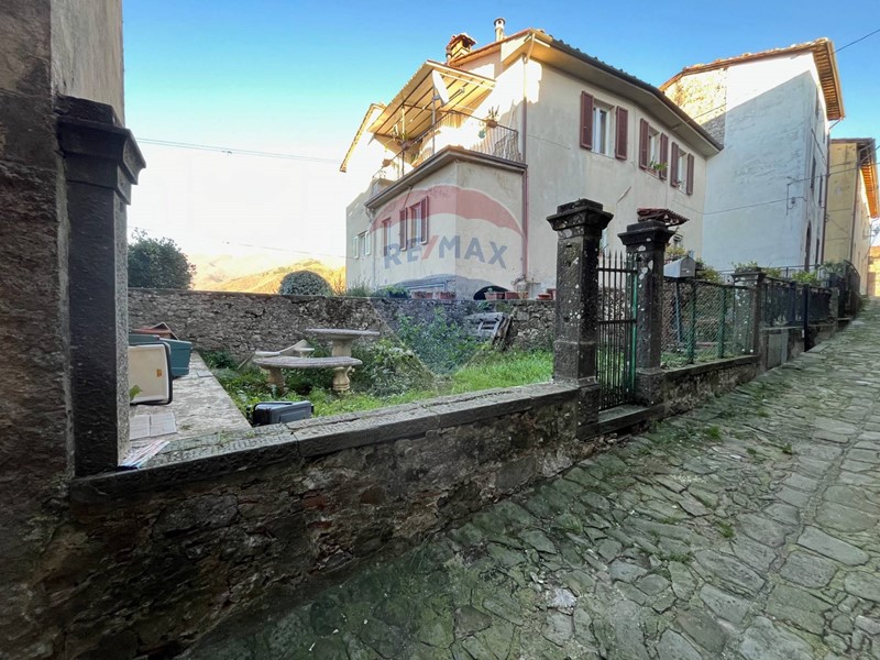 Villetta a schiera in Vendita a Coreglia Antelminelli, 190'000€, 300 m²