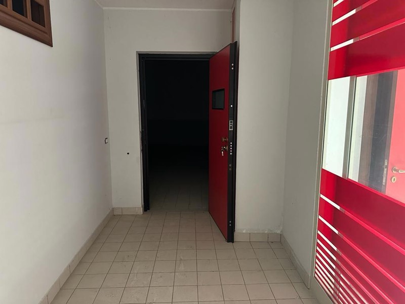 Magazzino in Vendita a San Filippo del Mela, 125'000&euro;, 197 m²