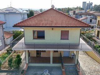 Casa Semi Indipendente in Vendita a Santarcangelo di Romagna, zona San Michele, 299'000€, 205 m²