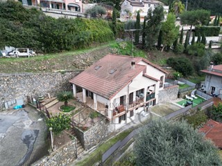 Casa Indipendente in Vendita a Ventimiglia, zona Porra, 690'000€, 290 m²