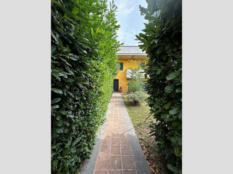 Casa Semi Indipendente in Vendita a Gubbio, zona Mocaiana, 349'000&euro;, 210 m², arredato, con Box