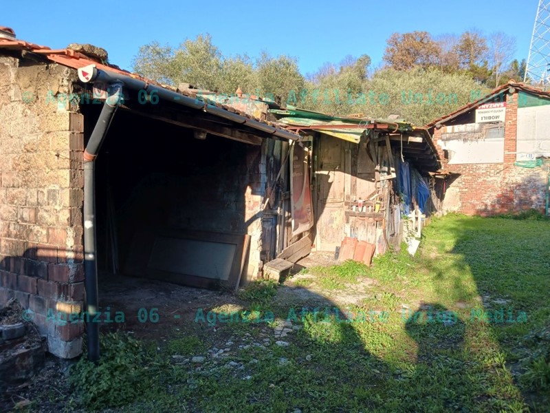 Rustico in Vendita a Arcola, zona Baccano, 39'000€, 215 m²