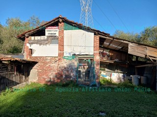 Rustico in Vendita a Arcola, zona Baccano, 39'000€, 215 m²