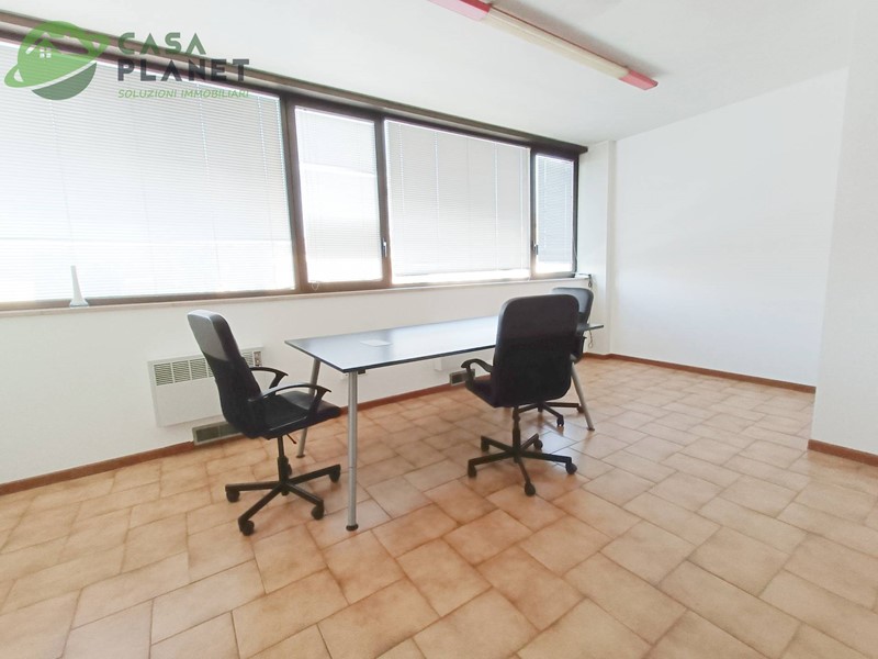 Ufficio in Affitto a Mogliano Veneto, 500€, 50 m²