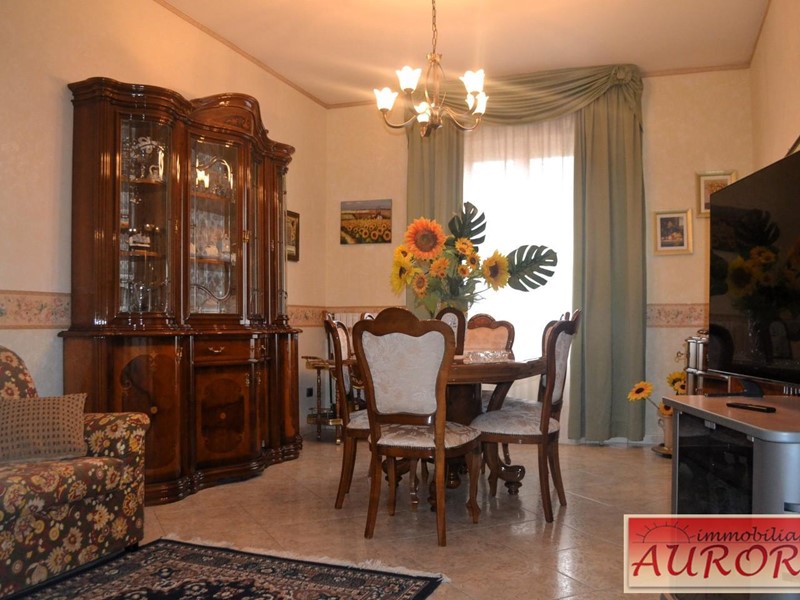 Appartamento in Vendita a Poggibonsi, 213'000€, 138 m²