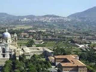 Terreno edificabile in Vendita a Assisi, zona Frazioni, 230'000€, 2600 m²