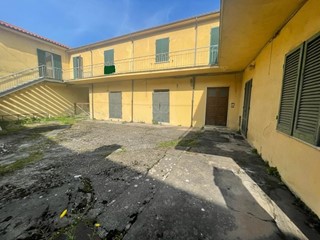 Casa Indipendente in Vendita a Montignoso, 400'000€, 480 m²