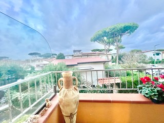 Quadrilocale in Vendita a Camaiore, zona Lido Di Camaiore, 220'000&euro;, 85 m²