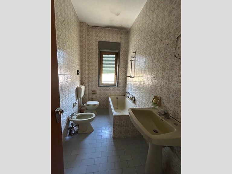 Quadrilocale in Vendita a Caltanissetta, 60'000€, 113 m²