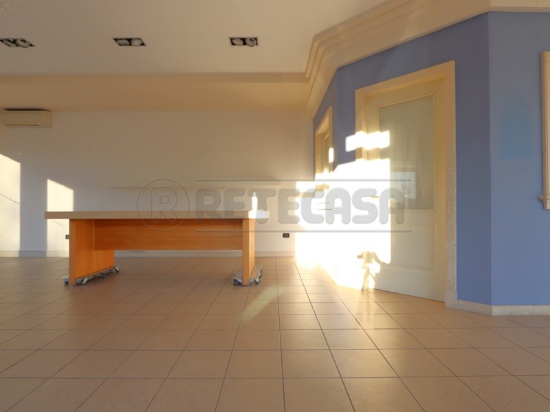 Immobile commerciale in Affitto a Camisano Vicentino, 500€, 83 m²
