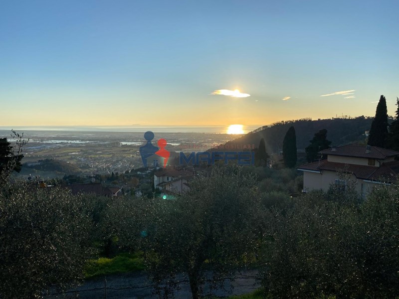 Villa bifamiliare in Vendita a Massarosa, zona Corsanico, 395'000€, 160 m²