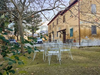 Casa Indipendente in Vendita a Monsano, 250'000€, 600 m², arredato