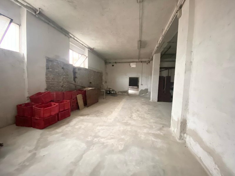 Capannone in Vendita a Pescara, 35'000&euro;, 87 m²