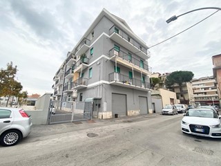 Capannone in Vendita a Pescara, 35'000€, 87 m²