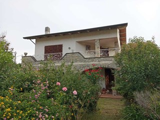 Casa Indipendente in Vendita a Arcola, zona Romito Magra, 540'000€, 309 m²