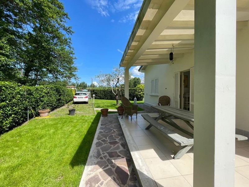 Villa in Affitto a Pietrasanta, zona Fiumetto, 5'000€, 120 m², arredato