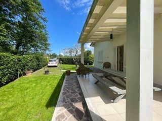 Villa in Affitto a Pietrasanta, zona Fiumetto, 5'000€, 120 m², arredato