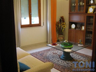 Appartamento in Vendita a Empoli, zona Pozzale, 225'000€, 130 m², con Box