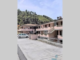 Appartamento in Vendita a Montignoso, zona Capanne, 220'000€, 85 m², arredato, con Box