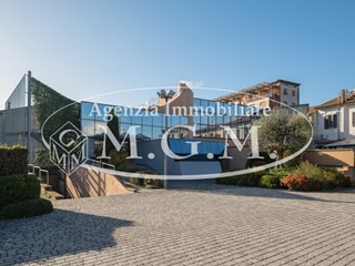 Ufficio in Vendita a Pontedera, 1'750'000€, 2100 m²