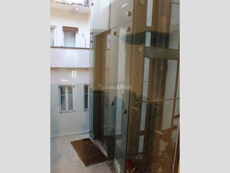 Ufficio in Affitto a Bolzano, zona Centro Storico, 2'150€, 130 m²