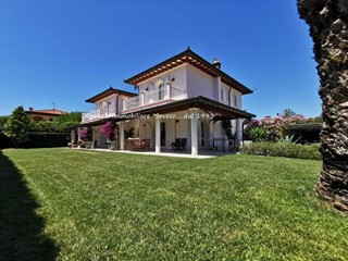 Villa in Affitto a Forte dei Marmi, zona Vittoria Apuana, 12'000€, 350 m², arredato