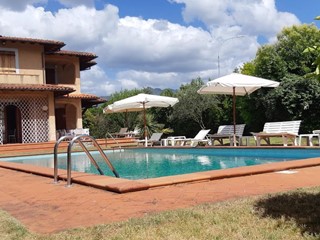 Villa in Affitto a Forte dei Marmi, 6'000€, 350 m², arredato