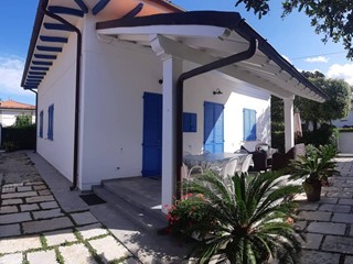 Villa in Affitto a Pietrasanta, zona Fiumetto, 8'500€, 95 m², arredato