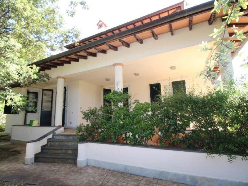 Villa in Affitto a Pietrasanta, 5'000€, 300 m², arredato, con Box