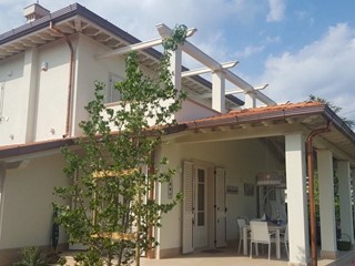 Villa bifamiliare in Affitto a Forte dei Marmi, 5'000€, 140 m², arredato, con Box