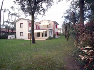 Villa in Affitto a Forte dei Marmi, 250 m², arredato, con Box