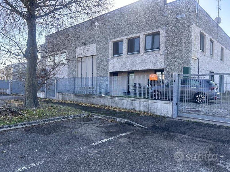 Capannone in Affitto a Bomporto, zona Industriale, 1'800&euro;, 520 m²