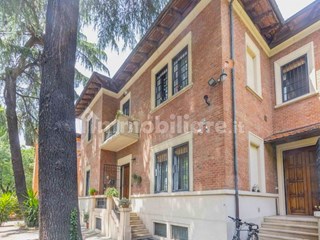 Villa bifamiliare in Vendita a Bologna, zona murri, 2'200'000€, 420 m²