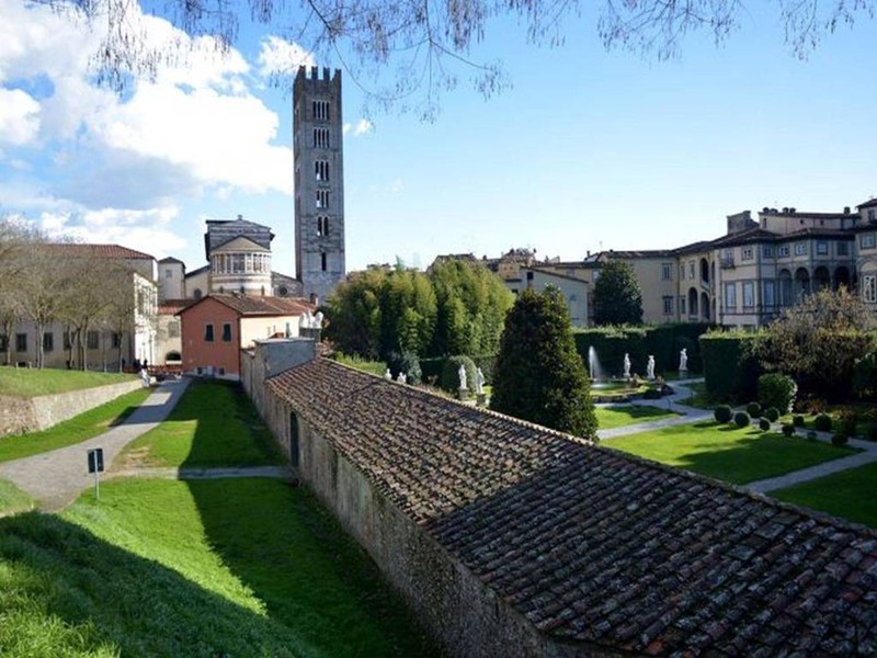 Immobile commerciale in Vendita a Lucca, 510'000€, 100 m²