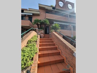 Casa Indipendente in Vendita a Castelfiorentino, 380'000€, 200 m², arredato, con Box