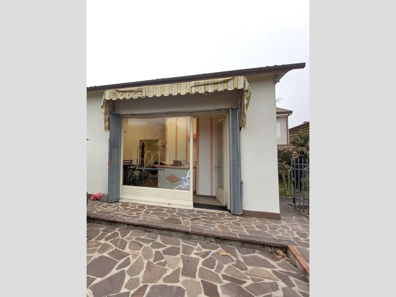 Capannone in Affitto a Capannori, zona San Leonardo In Treponzio, 600€, 30 m²