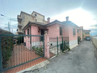 Casa Semi Indipendente in Affitto a Bordighera, 2'000€, 95 m²