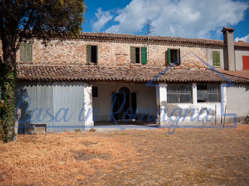 Casa Semi Indipendente in Vendita a Rimini, 170'000€, 829 m²