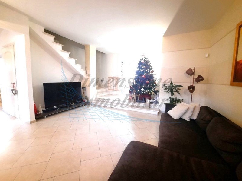 Casa Indipendente in Vendita a Montescudaio, zona fiorino, 630'000€, 220 m², con Box