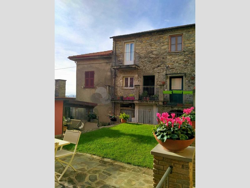 Rustico in Vendita a Calice al Cornoviglio, zona Valdonica, 85'000€, 70 m²